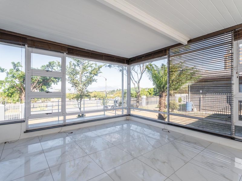 Modern Renovated Family Home with Table Mountain Views in Loevenstein - Photo 8