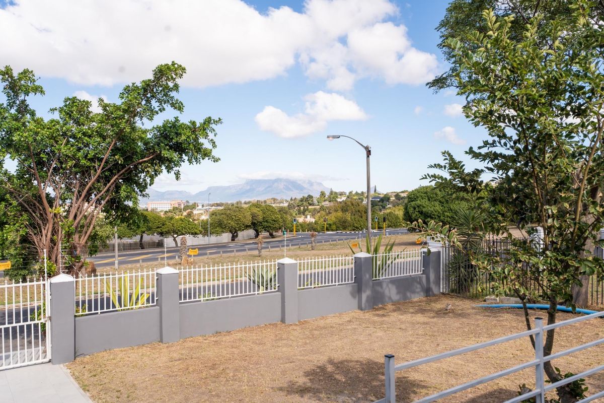 Modern Renovated Family Home with Table Mountain Views in Loevenstein - Photo 4