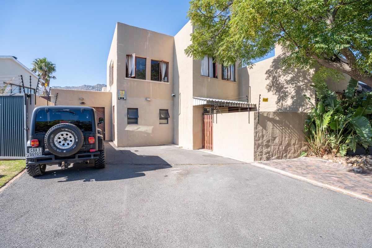 Spacious Family Home in Sought-After Dobson! - Photo 2