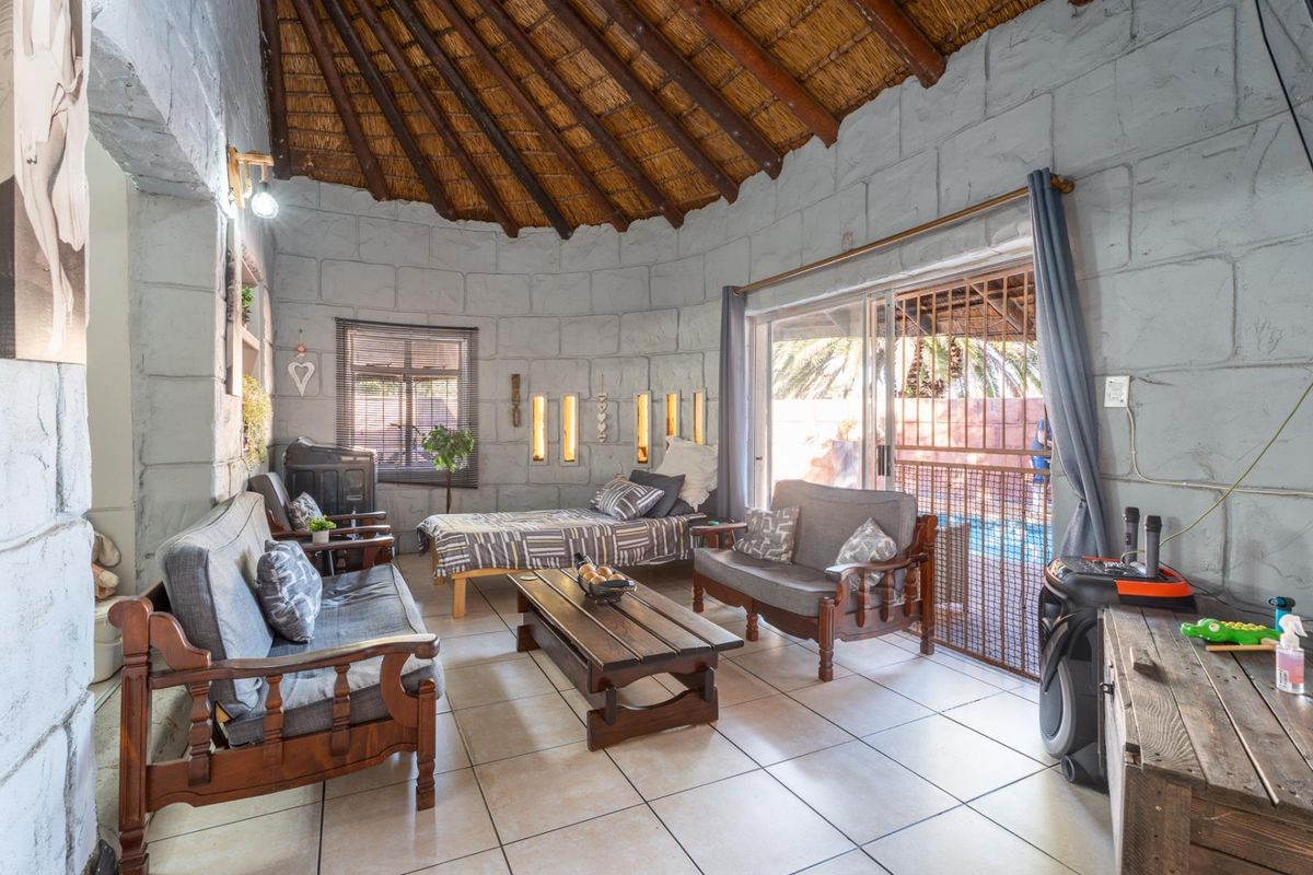 Spacious Family Home in Sought-After Dobson! - Photo 4