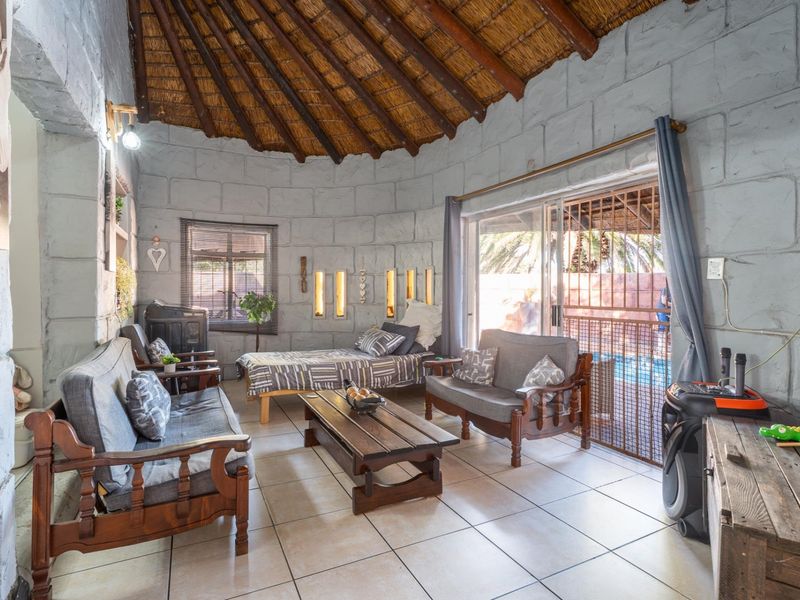 Spacious Family Home in Sought-After Dobson! - Photo 4