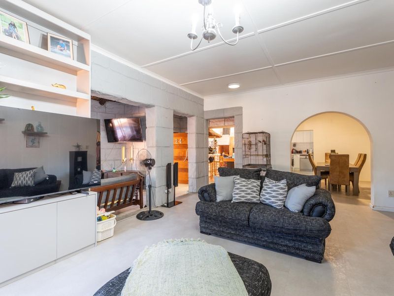 Spacious Family Home in Sought-After Dobson! - Photo 10