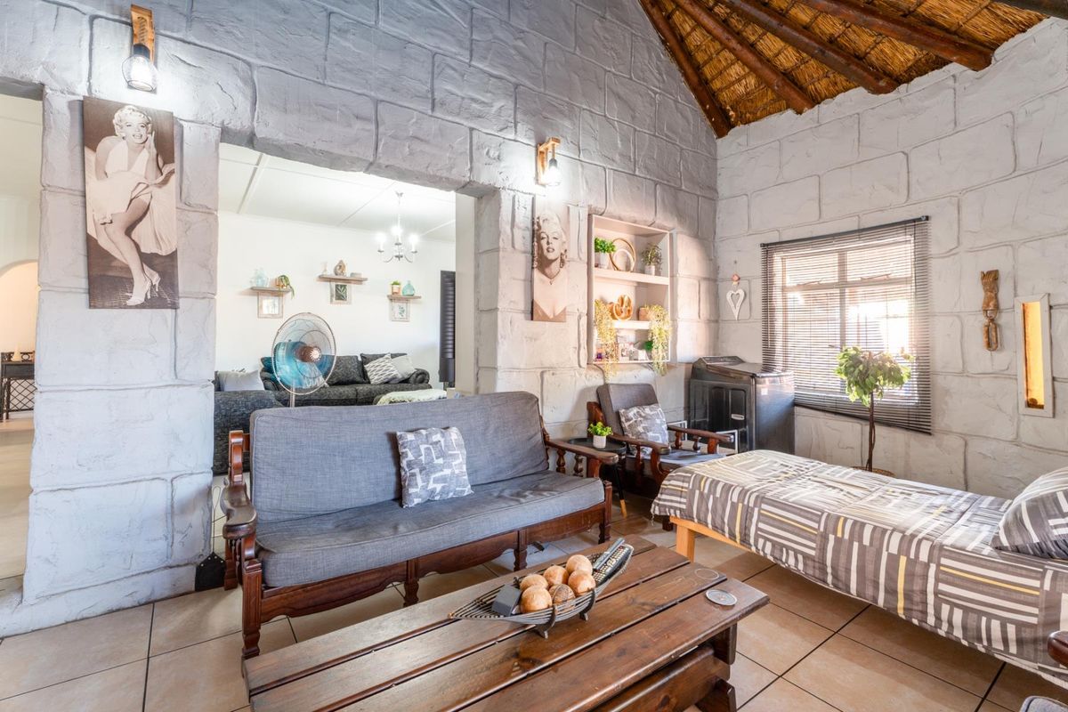 Spacious Family Home in Sought-After Dobson! - Photo 5