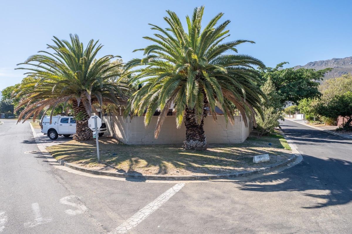 Back on the Market: Spacious Family Home in Sought-After Dobson! - Photo 2