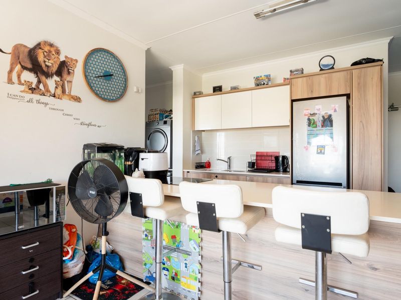 Exquisite 1 bedroom apartment in the ever popular De Zicht Estate, Richwood, Milnerton to let - Photo 8