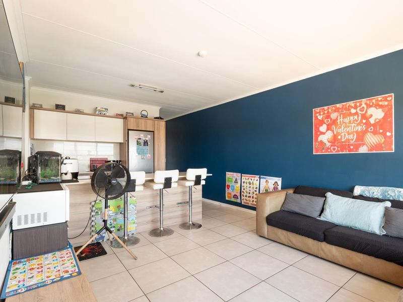 Exquisite 1 bedroom apartment in the ever popular De Zicht Estate, Richwood, Milnerton to let - Photo 6