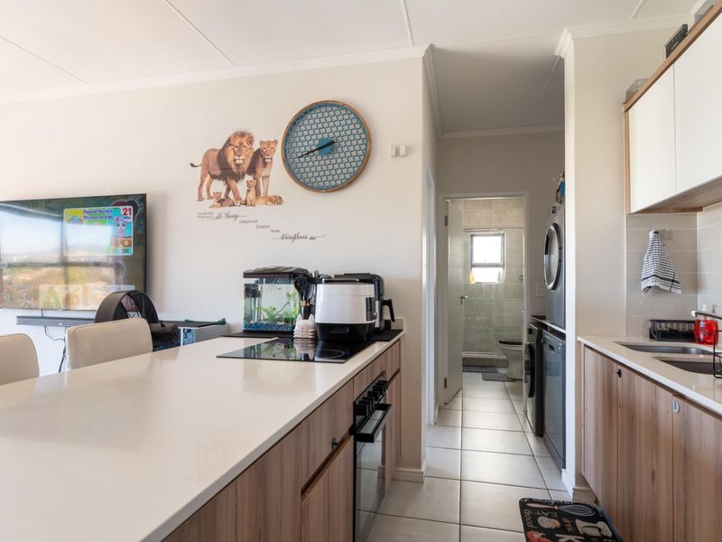 Exquisite 1 bedroom apartment in the ever popular De Zicht Estate, Richwood, Milnerton to let - Photo 9