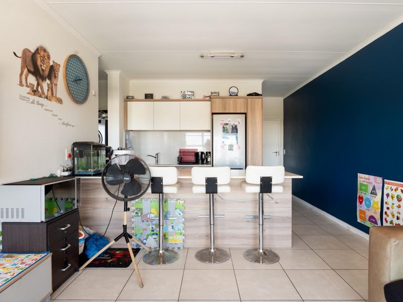 Exquisite 1 bedroom apartment in the ever popular De Zicht Estate, Richwood, Milnerton to let - Photo 7