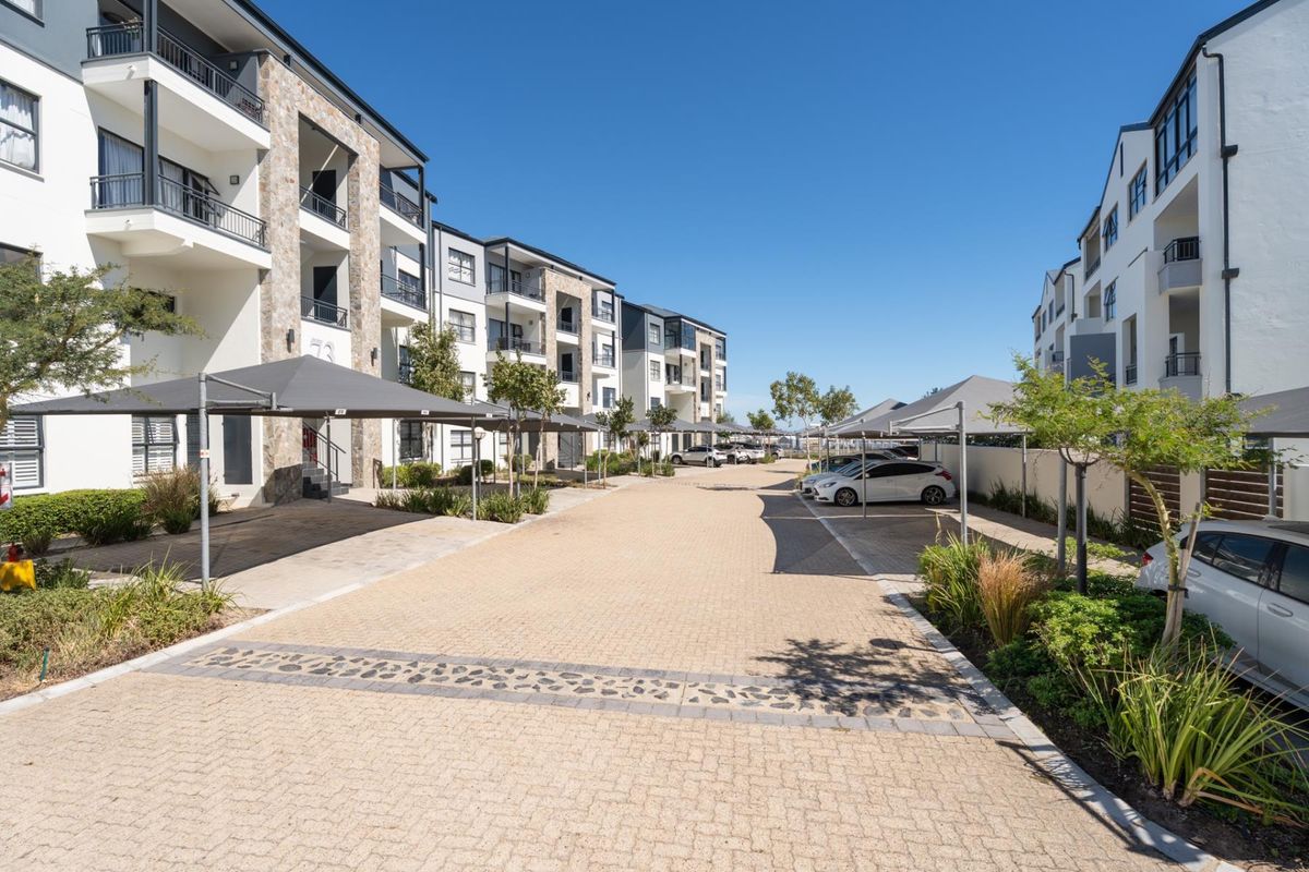 Exquisite 1 bedroom apartment in the ever popular De Zicht Estate, Richwood, Milnerton to let - Photo 3