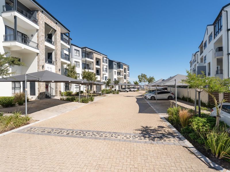 Exquisite 1 bedroom apartment in the ever popular De Zicht Estate, Richwood, Milnerton to let - Photo 3