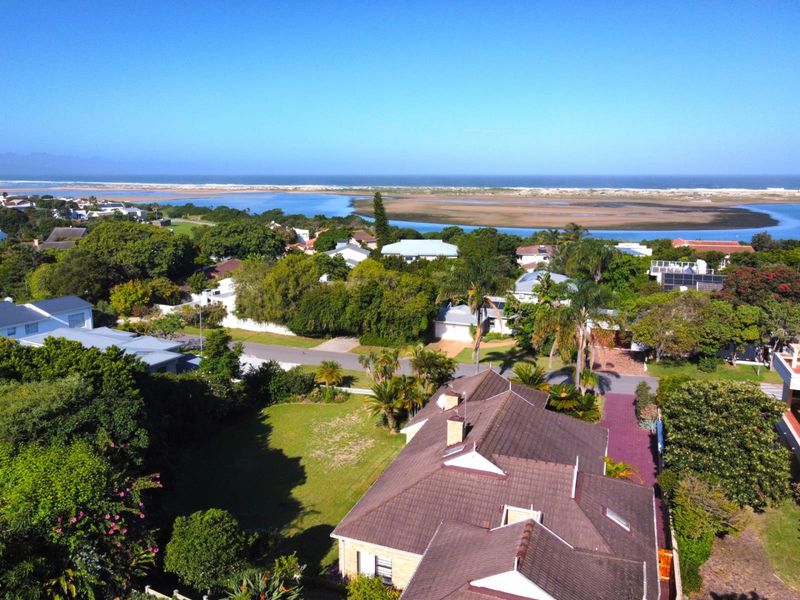 Lagoonside Lifestyle - Photo 4