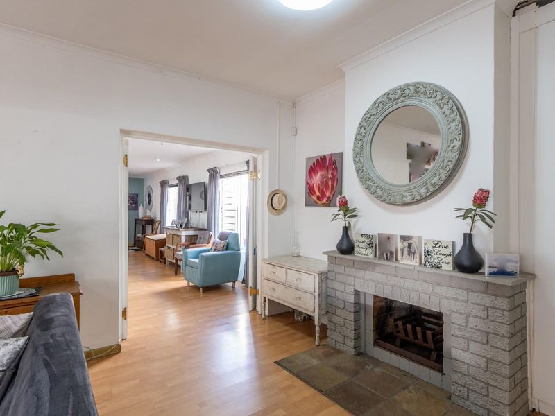 Spacious Family Home with Excellent Entertainment Flow in Paarl North - Photo 8