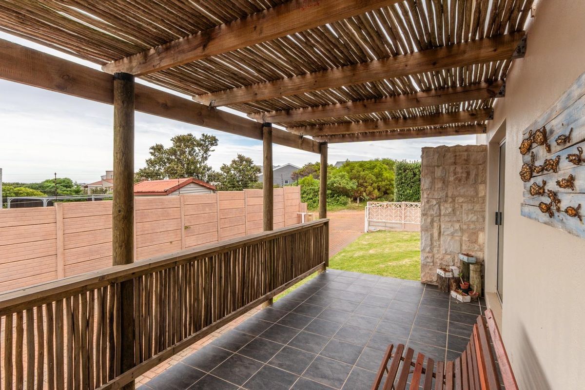 Bettys Bay - Refined Double-Storey Home Offering Spectacular Views - Photo 4