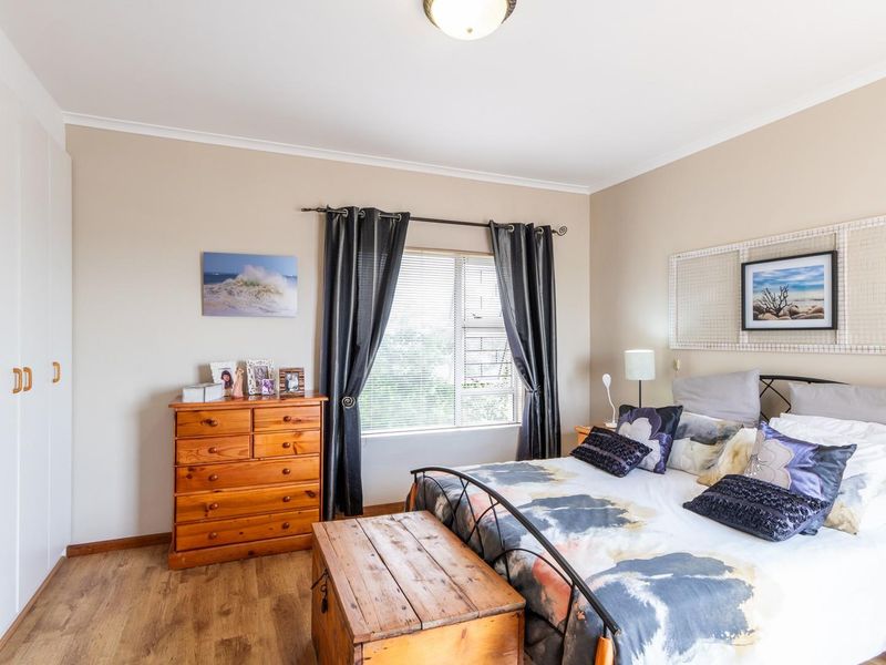 Bettys Bay - Refined Double-Storey Home Offering Spectacular Views - Photo 10