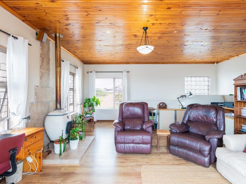 Bettys Bay - Refined Double-Storey Home Offering Spectacular Views - Photo 9