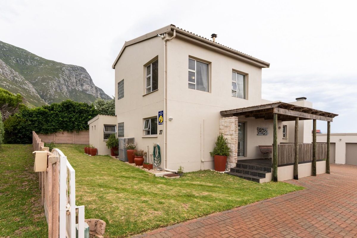 Bettys Bay - Refined Double-Storey Home Offering Spectacular Views - Photo 2