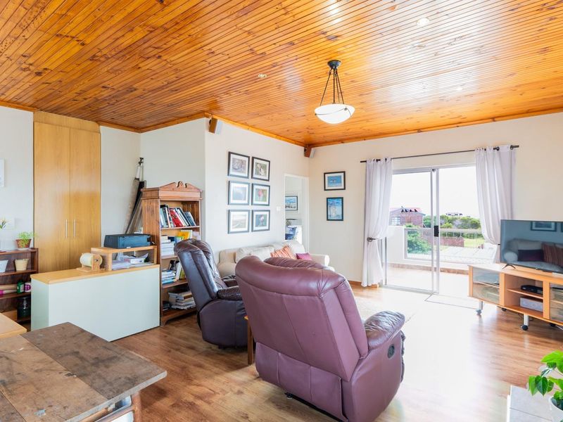 Sea-View Double Storey Home in Sought-After Nemesia Road, Bettys Bay - Photo 10