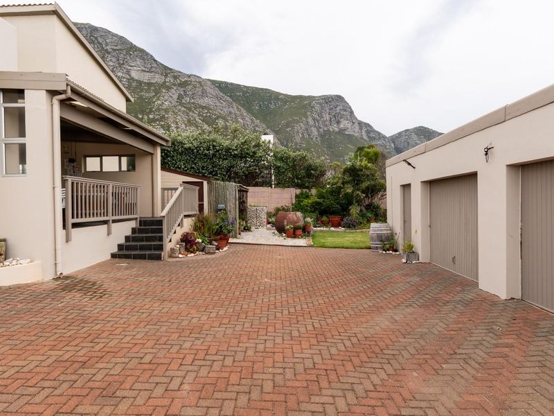 Sea-View Double Storey Home in Sought-After Nemesia Road, Bettys Bay - Photo 4