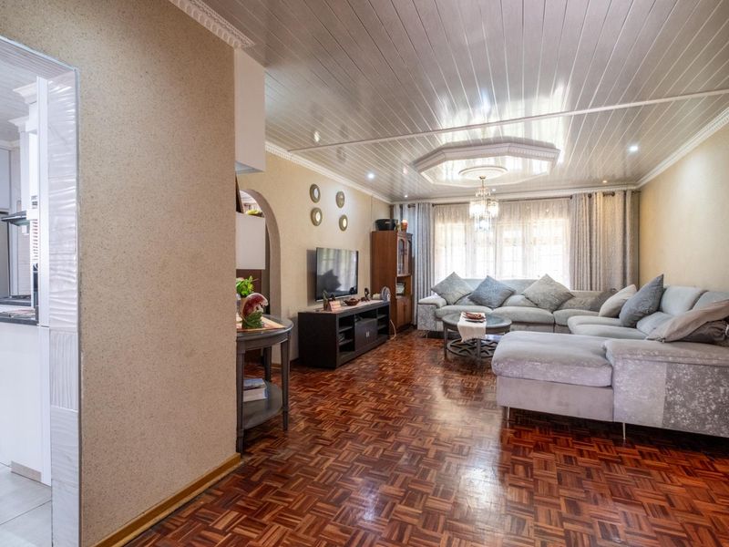 Spacious 4-Bedroom Family Home in Bisley, Pietermaritzburg - Photo 4