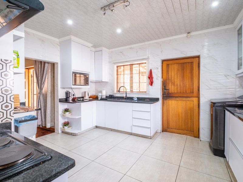 Spacious 4-Bedroom Family Home in Bisley, Pietermaritzburg - Photo 9