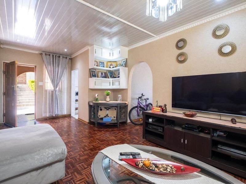 Spacious 4-Bedroom Family Home in Bisley, Pietermaritzburg - Photo 6