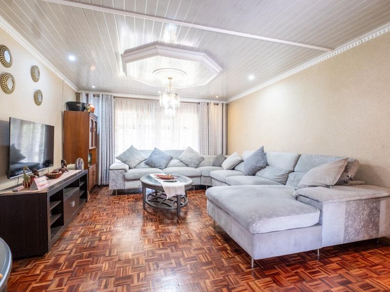 Spacious 4-Bedroom Family Home in Bisley, Pietermaritzburg - Photo 5