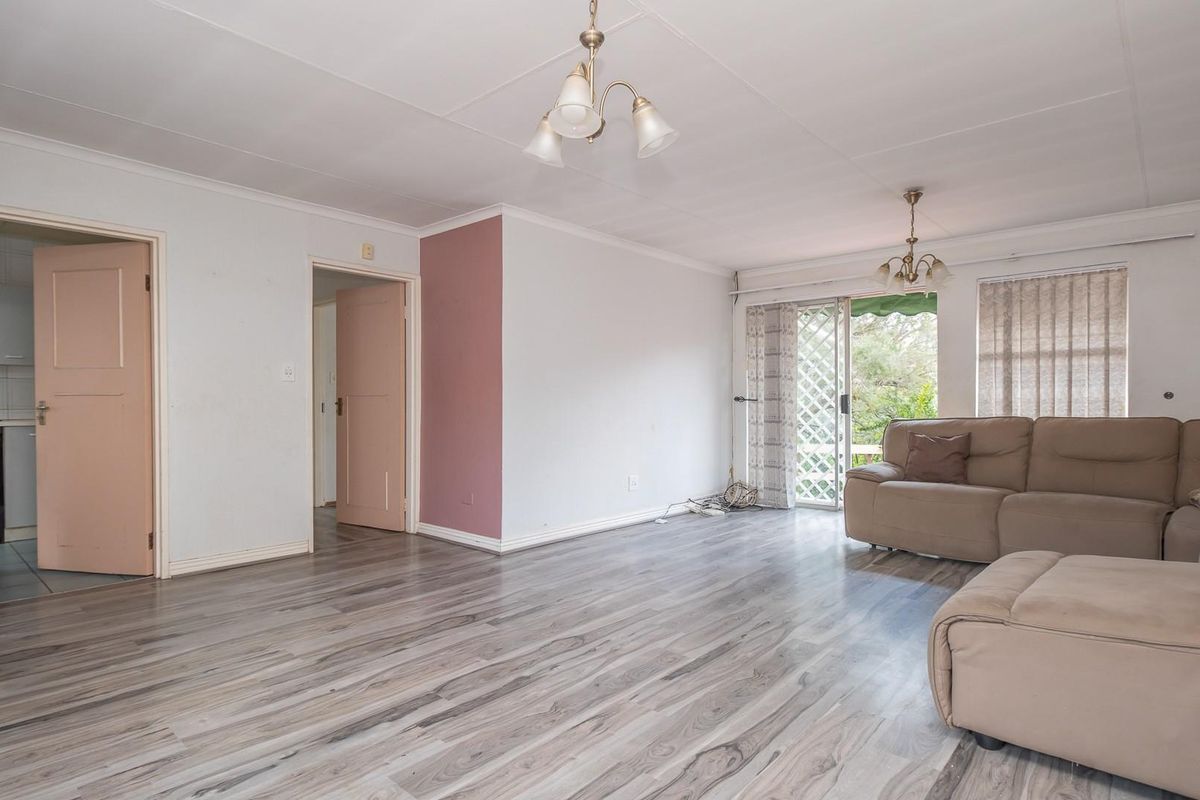 Spacious 3 bed townhouse in boomed area - Photo 5