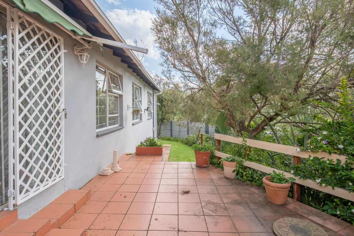 Spacious 3 bed townhouse in boomed area - Photo 3