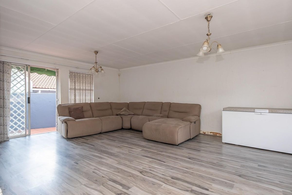 Spacious 3 bed townhouse in boomed area - Photo 4