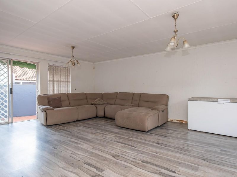 Spacious 3 bed townhouse in boomed area - Photo 4