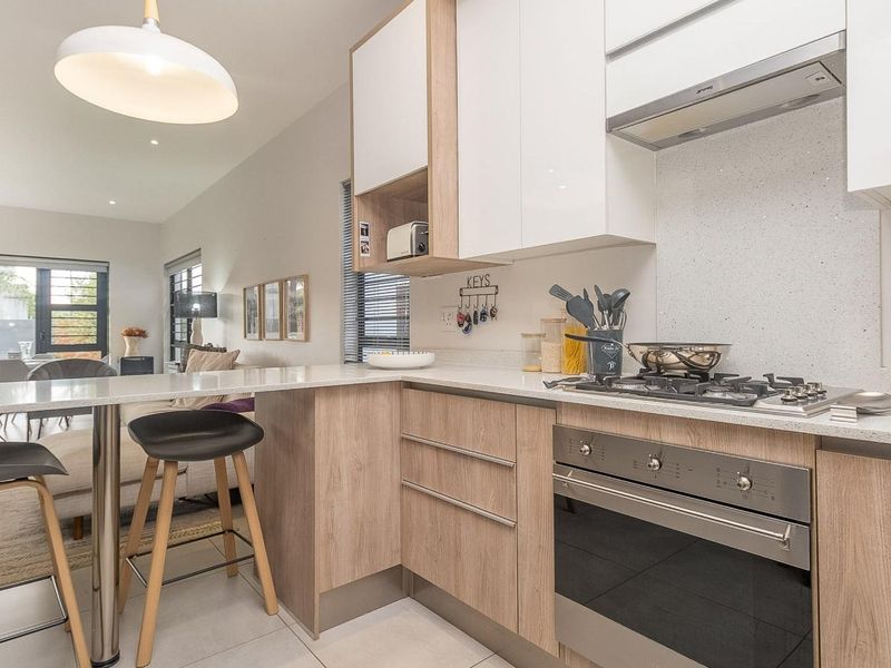 Private Villa with extra Study - Photo 10