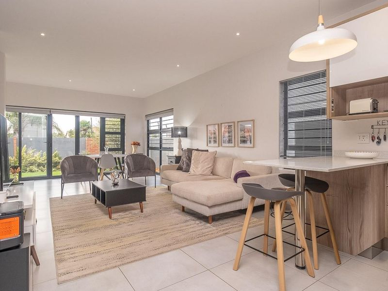 Private Villa with extra Study - Photo 2