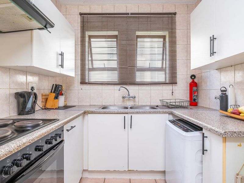 Discover Sophisticated Living at Waterford Estate - Photo 9