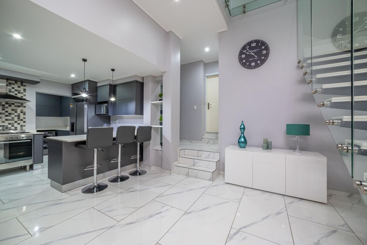 Modern Four-Bedroom Family Home in Secure Estate - Photo 5