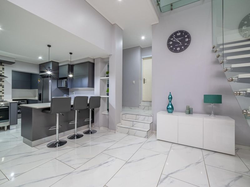 Modern Four-Bedroom Family Home in Secure Estate - Photo 5