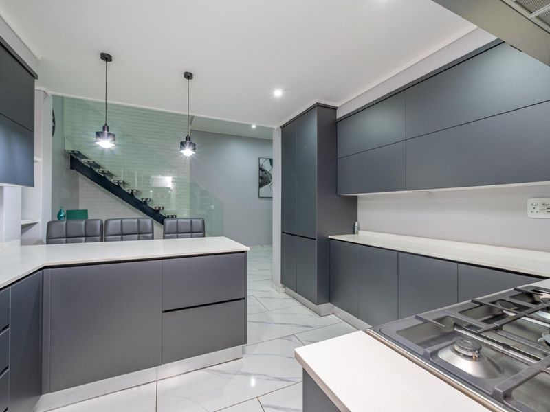 Modern Four-Bedroom Family Home in Secure Estate - Photo 10