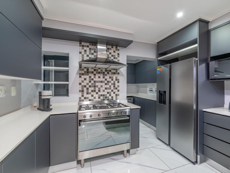 Modern Four-Bedroom Family Home in Secure Estate - Photo 8