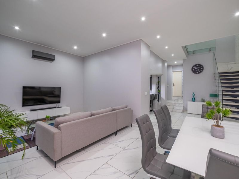 Modern Four-Bedroom Family Home in Secure Estate - Photo 7