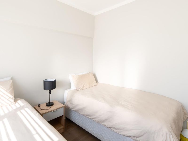 Apartment To Rent in Oranjezicht Cape Town - Photo 9