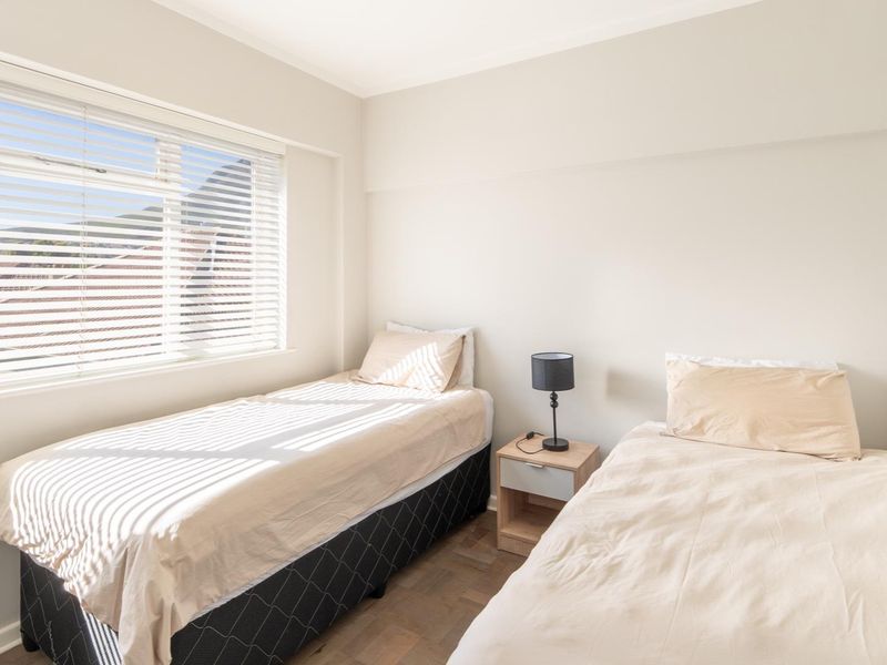 Apartment To Rent in Oranjezicht Cape Town - Photo 8