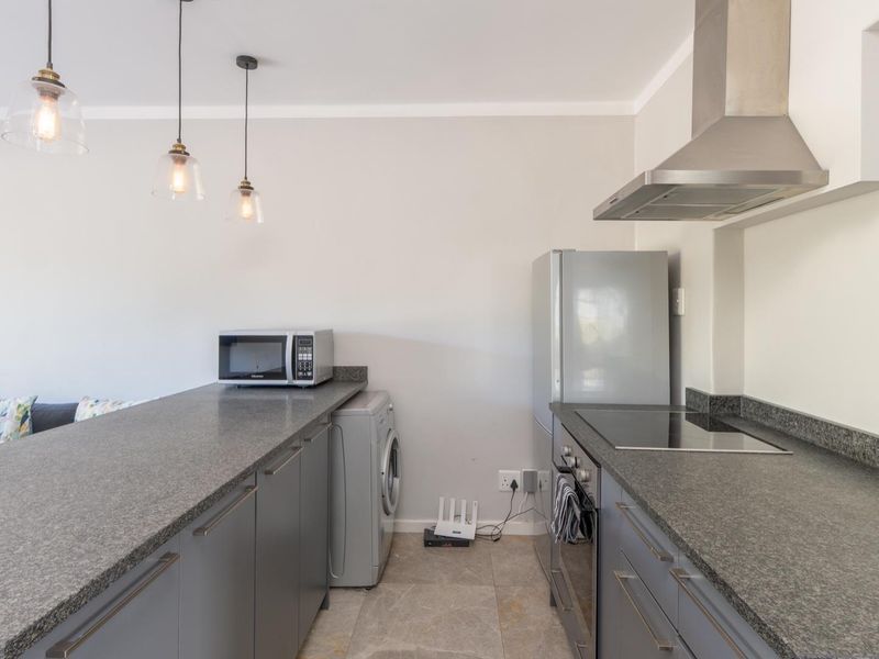 Apartment To Rent in Oranjezicht Cape Town - Photo 6