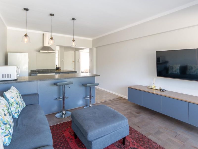 Apartment To Rent in Oranjezicht Cape Town - Photo 5