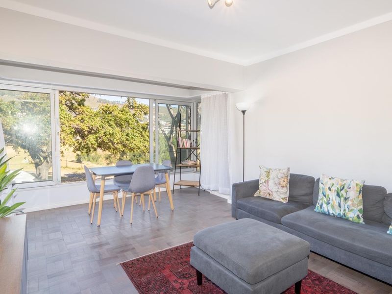 Apartment To Rent in Oranjezicht Cape Town - Photo 2