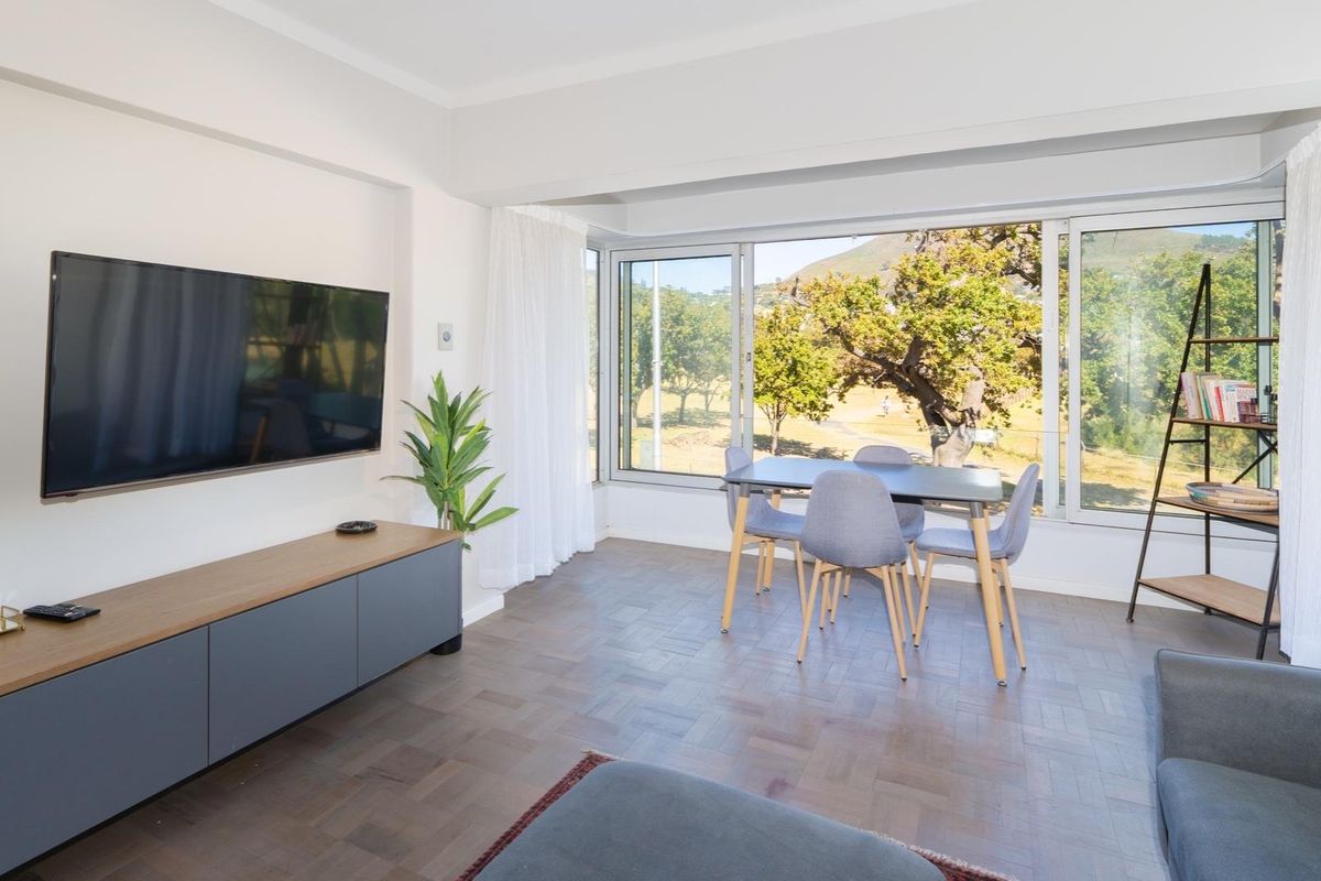 Apartment To Rent in Oranjezicht Cape Town - Photo 3