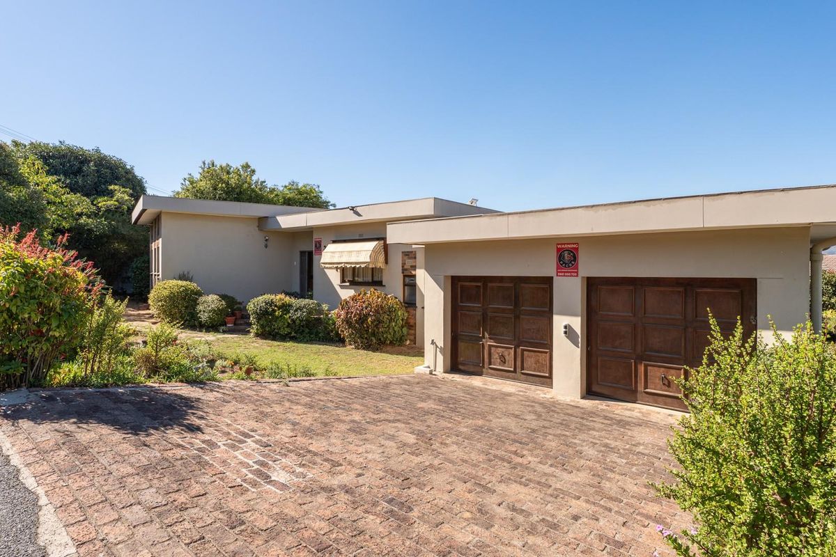 Four Bedroom House For Sale in Courtrai - Photo 2