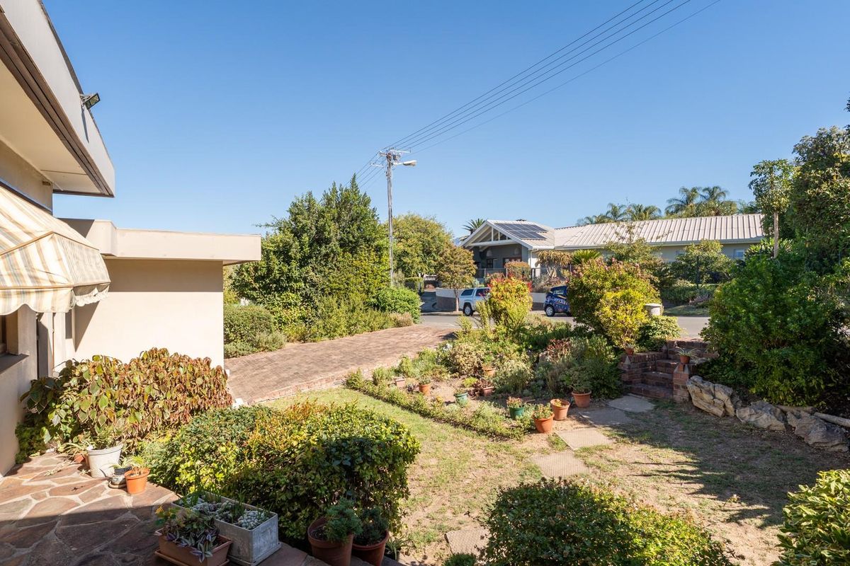 Four Bedroom House For Sale in Courtrai - Photo 4