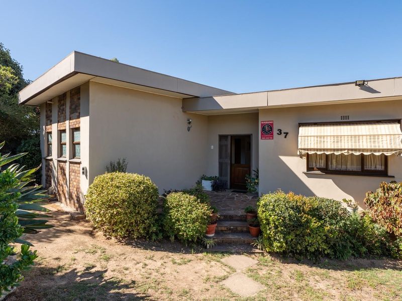 Four Bedroom House For Sale in Courtrai - Photo 3