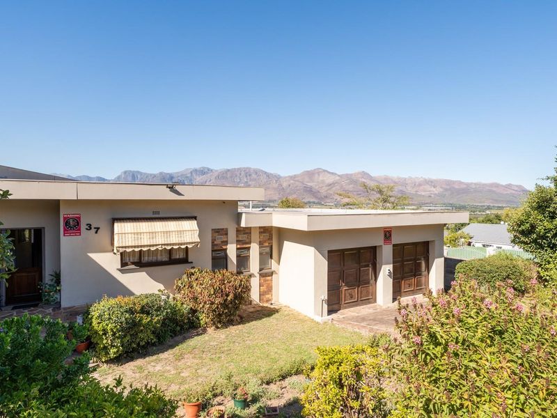 Four Bedroom House For Sale in Courtrai - Photo 1