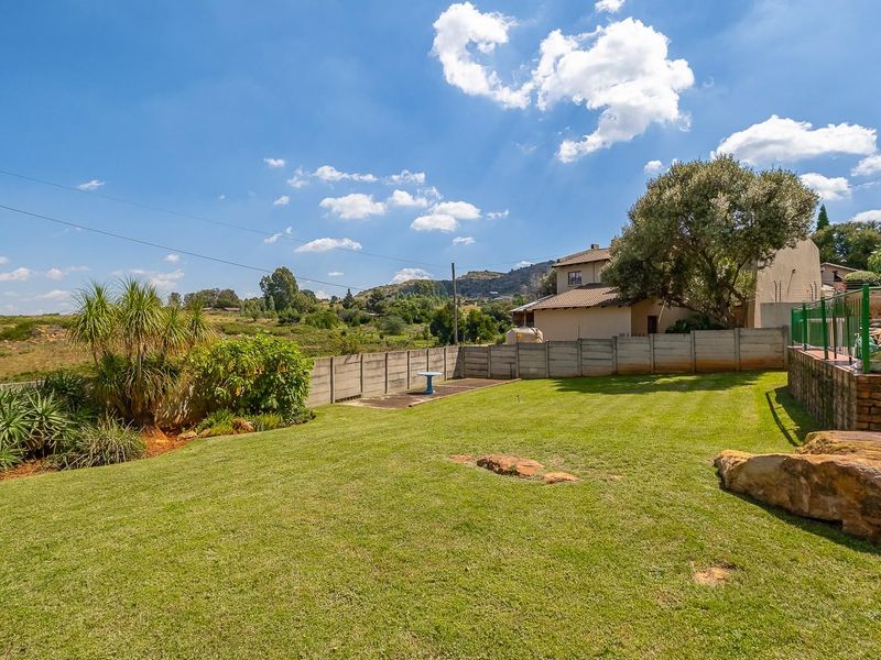 Spacious Bedrooms with Tranquil, Private Views - Photo 6