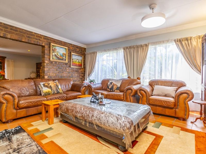 Spacious Bedrooms with Tranquil, Private Views - Photo 2